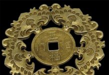 Họa tiết dơi trong trang phục, đồ cổ có ý nghĩa tâm linh gì? Họa tiết dơi